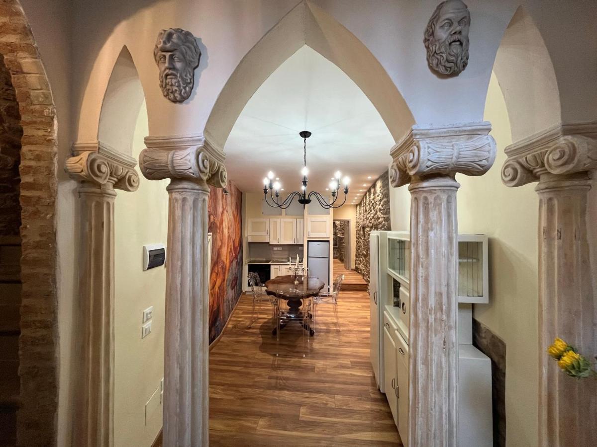 Cortona Suite - The House With Well And The Frescos Palace Exterior photo